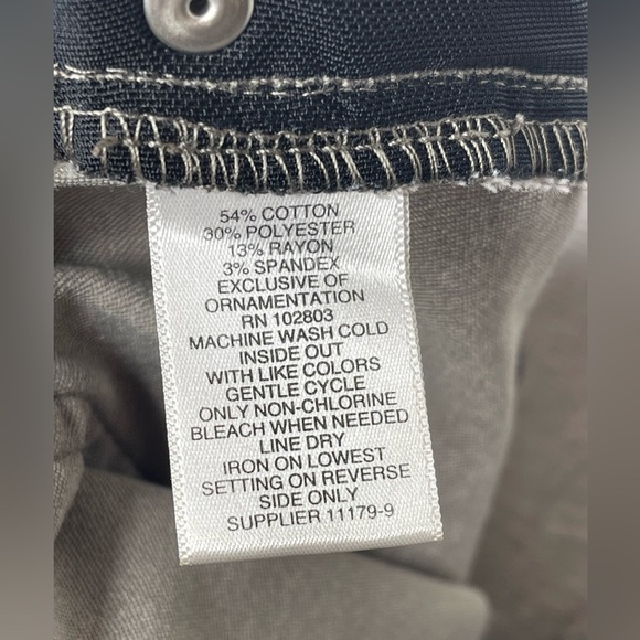 Liz Claiborne Women’s Mid Rise Slim Fit Denim Jeans Plus Size 16 - Picture 8 of 9